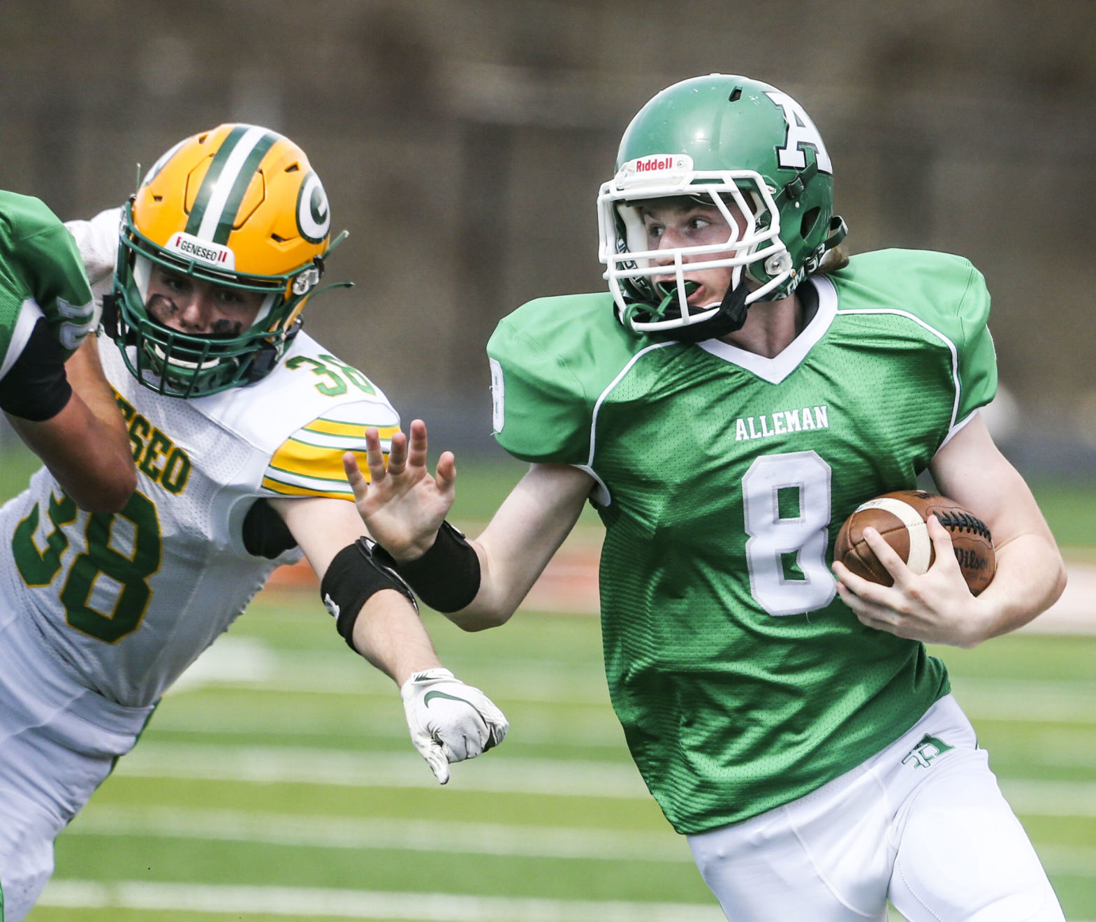 040521-qc-spt-gen-alleman-fball-8.JPG